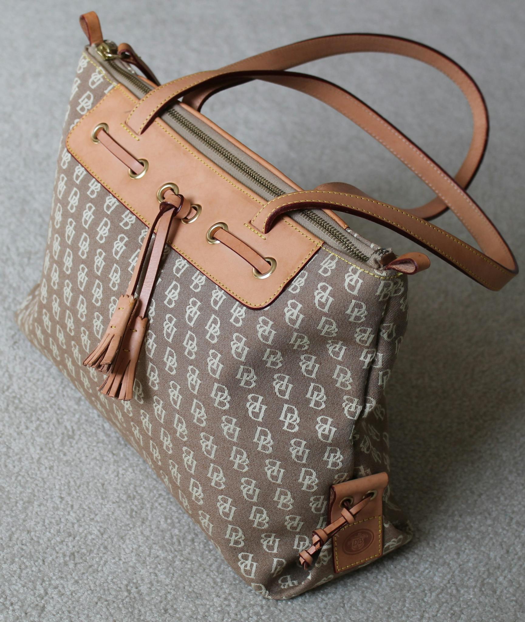 Custom canvas tote bag manufacturer producing private label tote bags for brands and retailers