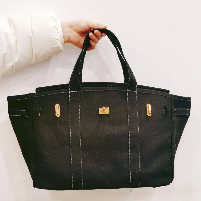 Low MOQ Custom Bags: What Startups Can Realistically Order